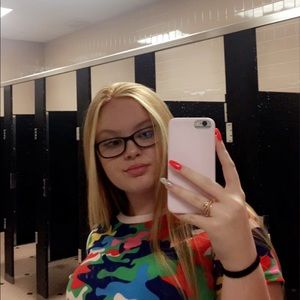 Meet your Posher, Caitlin